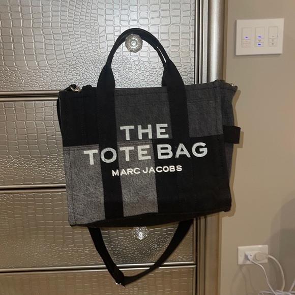 Marc Jacobs Handbags - MARC JACOBS TOTE BAG